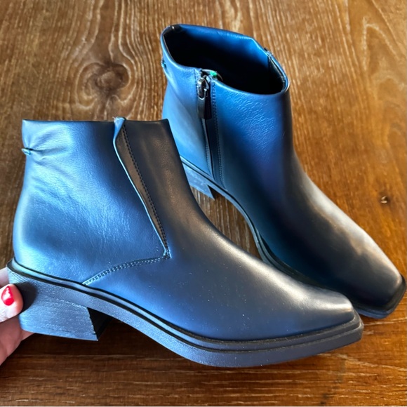 NWOT navy blue Franco Sarto Forta ankle booties 8M - Picture 3 of 13